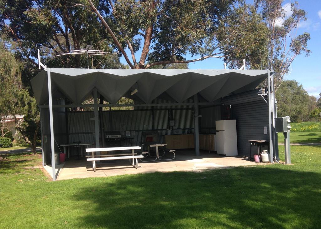 Pinjarra Caravan Park And Cabins エクステリア 写真
