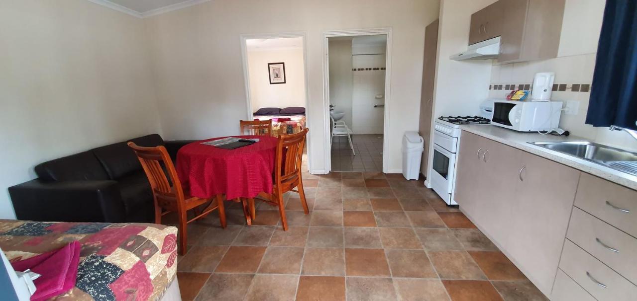 Pinjarra Caravan Park And Cabins エクステリア 写真