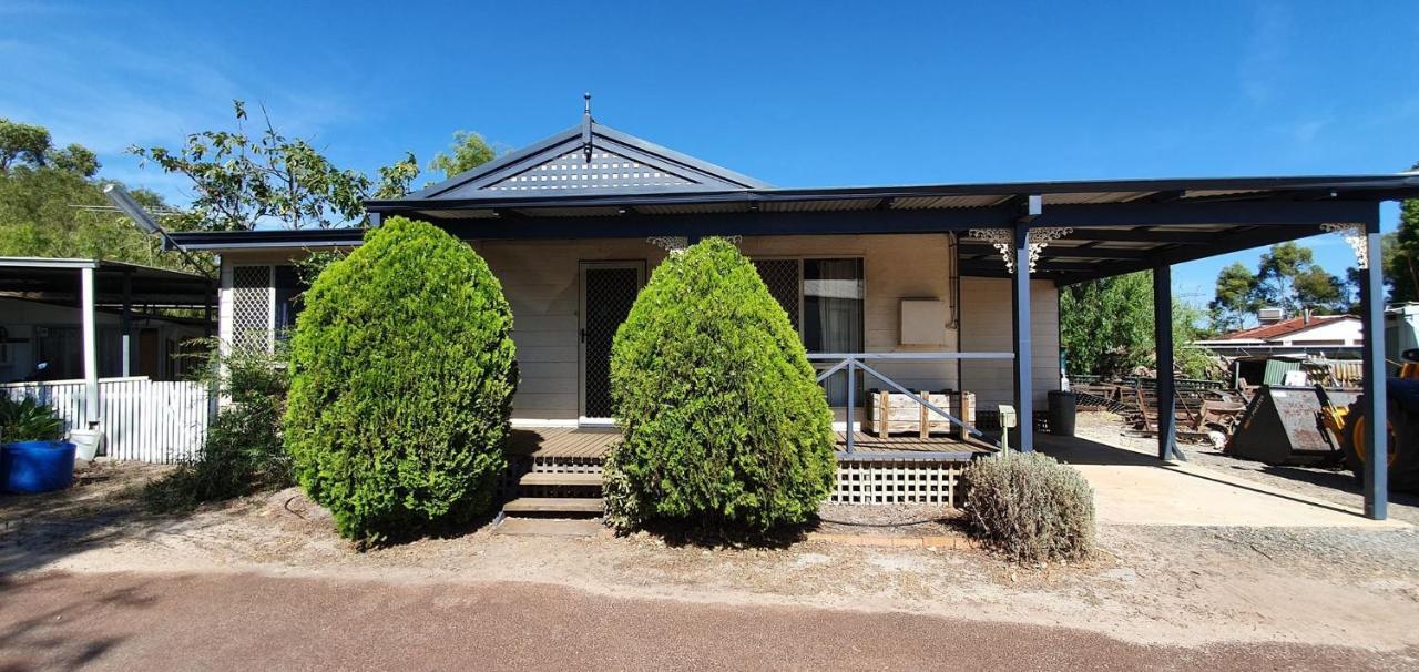Pinjarra Caravan Park And Cabins エクステリア 写真