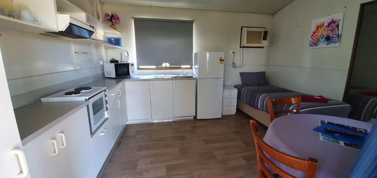 Pinjarra Caravan Park And Cabins エクステリア 写真