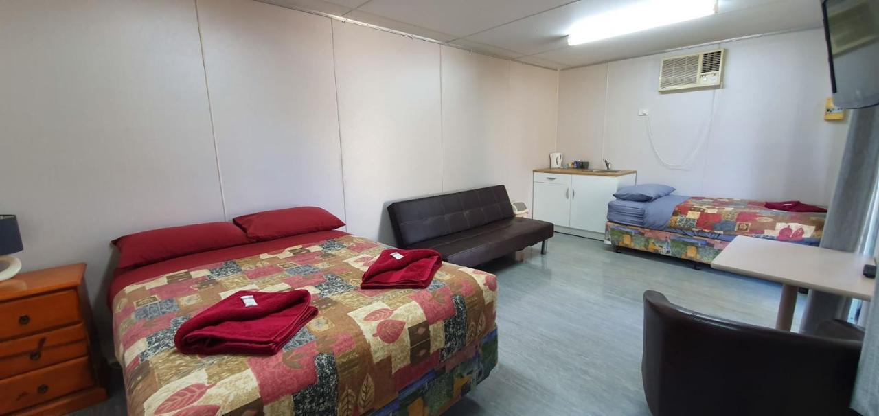 Pinjarra Caravan Park And Cabins エクステリア 写真